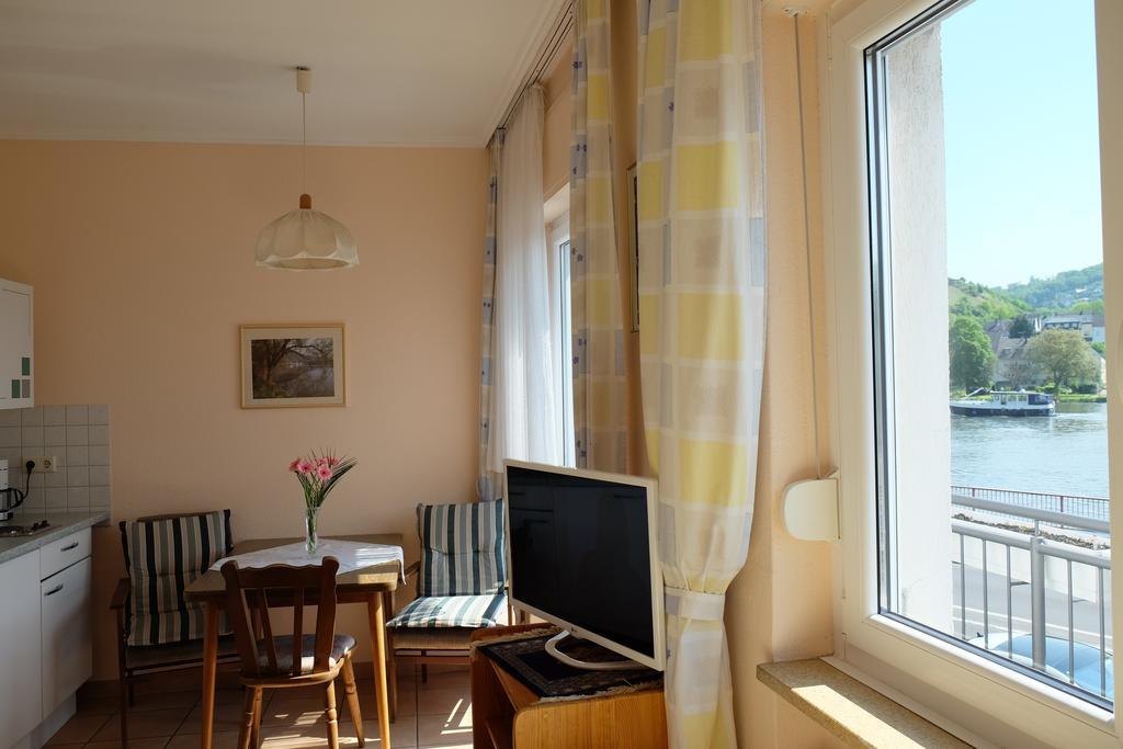 Panorama-Cafe Moselgarten Alf Kültér fotó